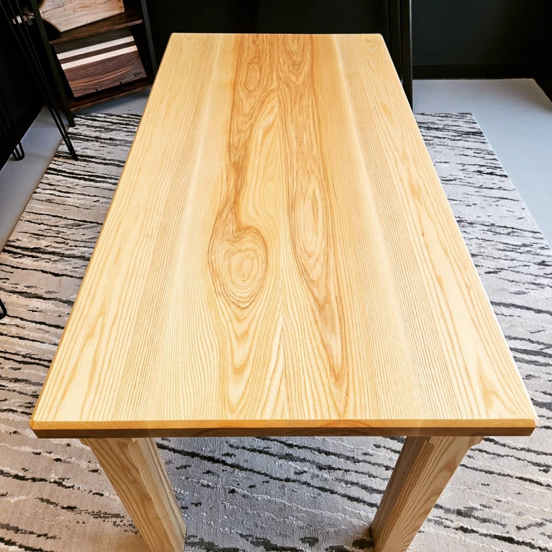maple showroom table